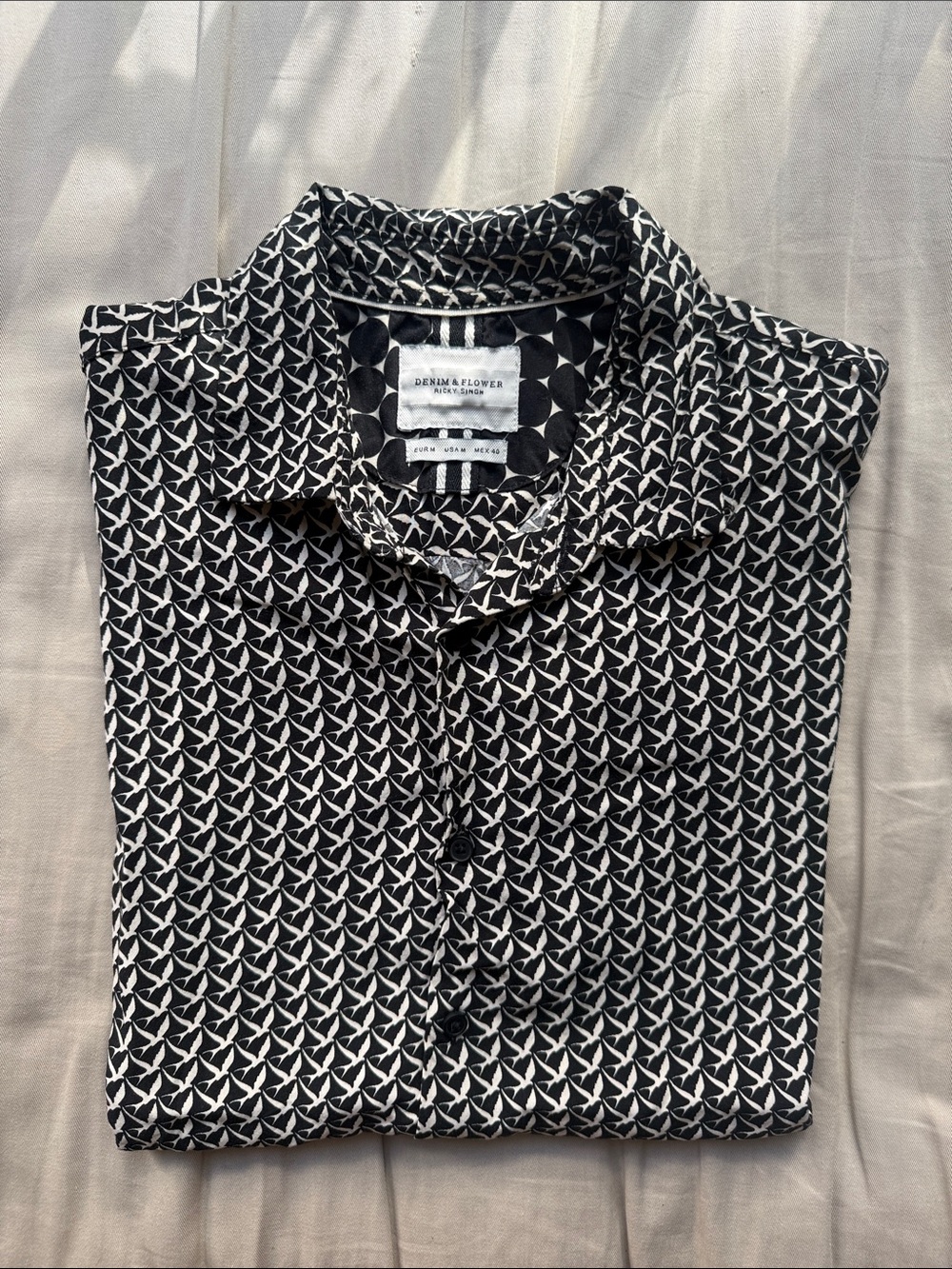 Short Sleeve Button Down - Medium DENIM & FLOWER